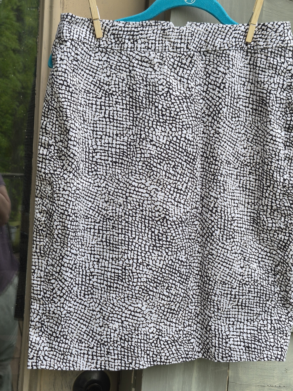 Banana Republic Black and White Abstract Print Pencil Skirt